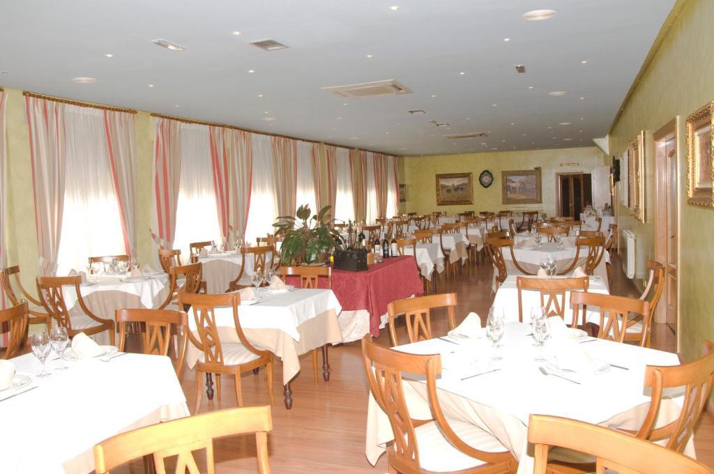 Hotel Restaurante San Roque メディナ・デル・カンポ エクステリア 写真