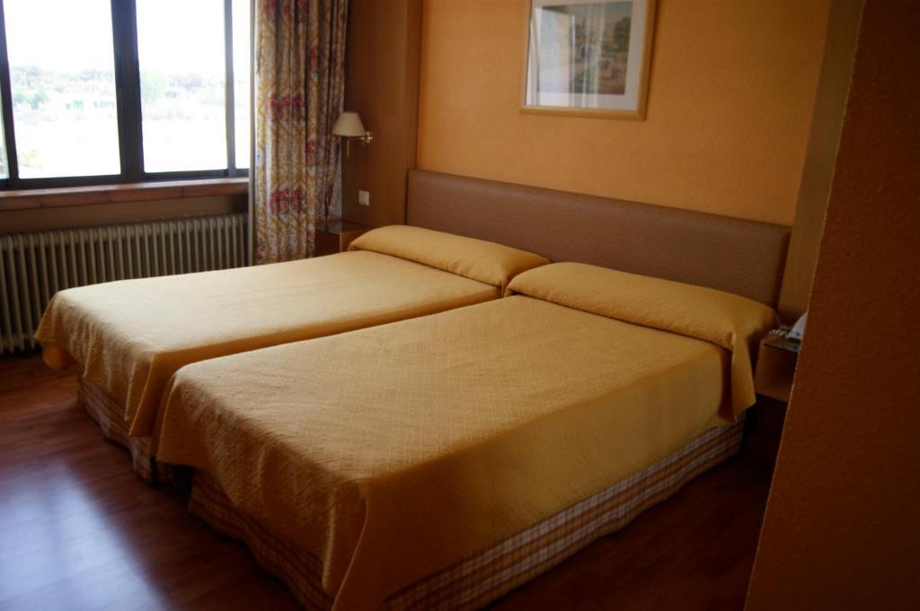 Hotel Restaurante San Roque メディナ・デル・カンポ 部屋 写真