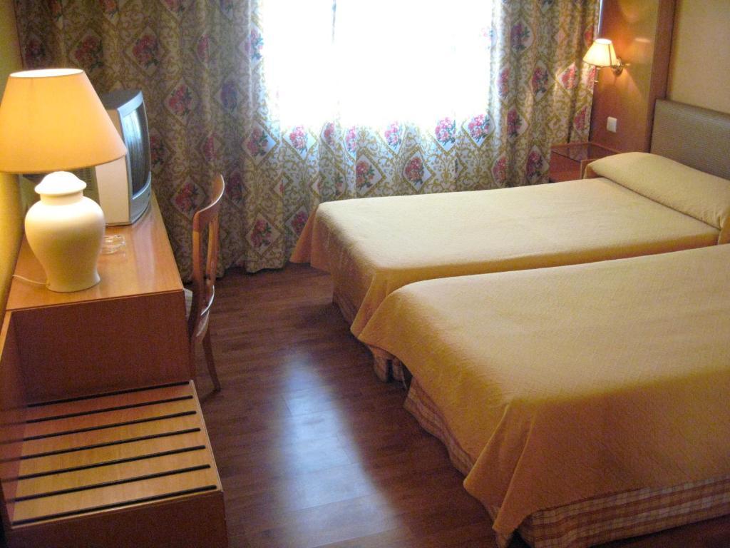 Hotel Restaurante San Roque メディナ・デル・カンポ 部屋 写真