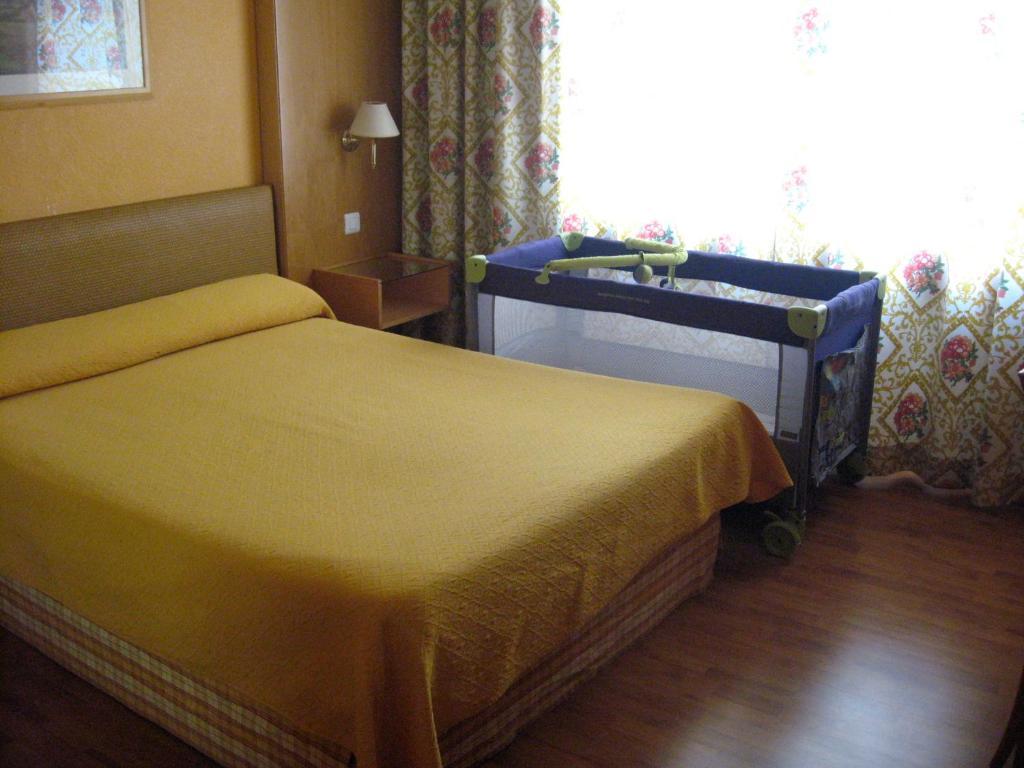 Hotel Restaurante San Roque メディナ・デル・カンポ 部屋 写真
