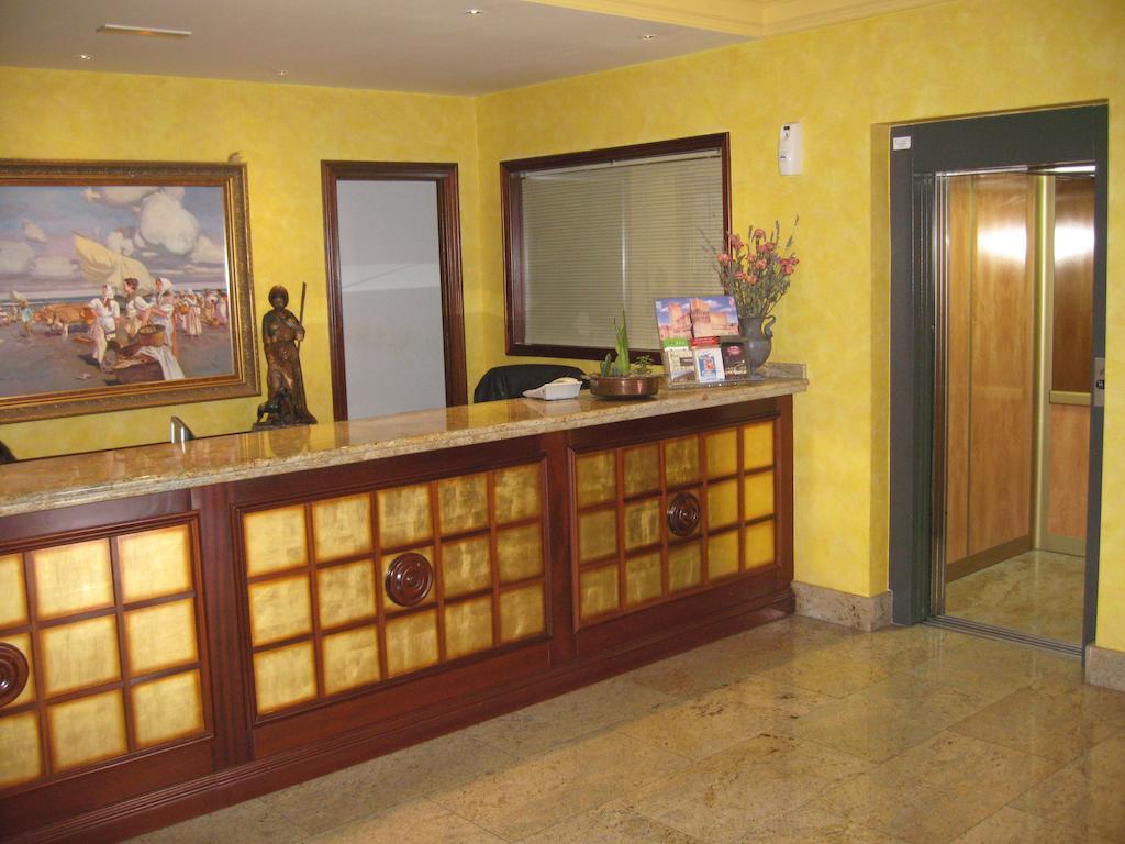 Hotel Restaurante San Roque メディナ・デル・カンポ エクステリア 写真